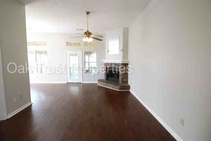 147 Pecan Grove Ave - Photo 2 of 17