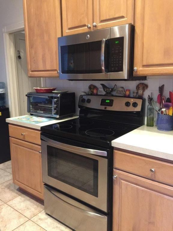 132 East Hampton Way - Photo 3 of 17
