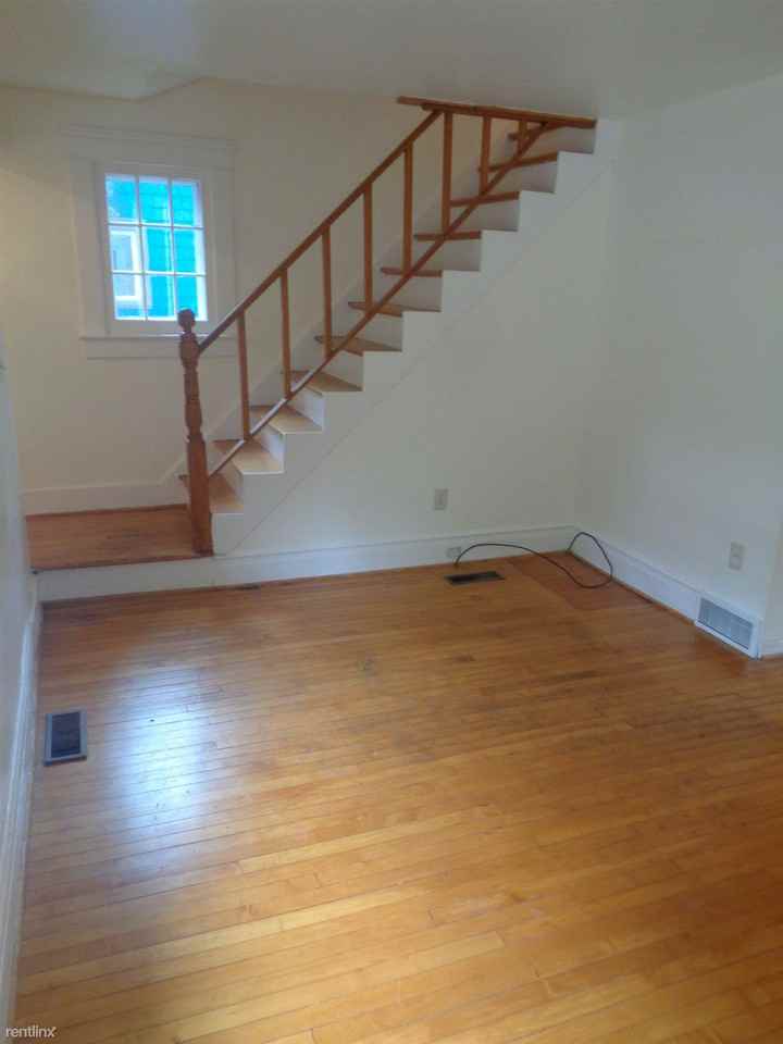 1112 Wellington Ct - Photo 3 of 13