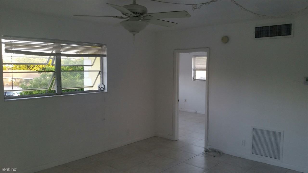 1429 Miami Rd #6 - Photo 3 of 10