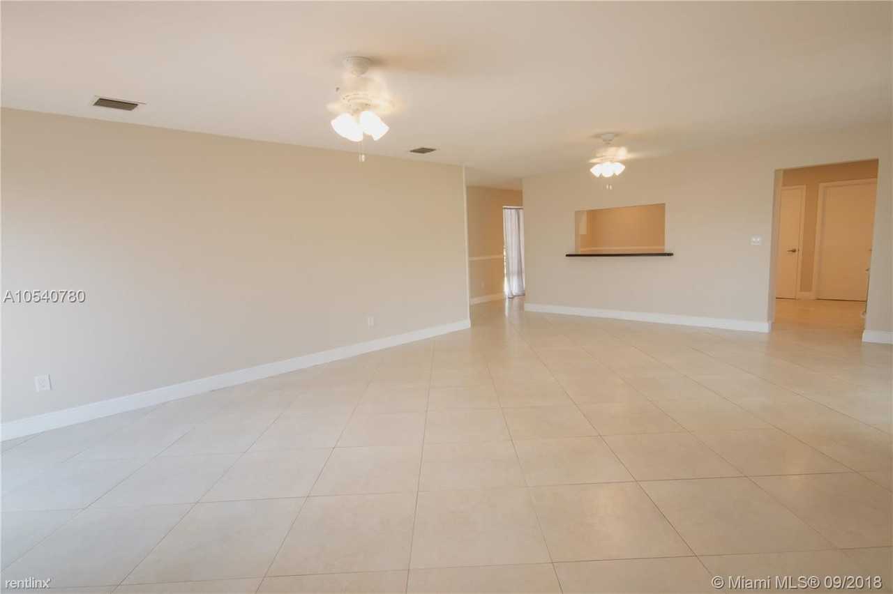 9731 Bel Aire Dr - Photo 3 of 22