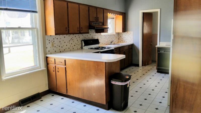 112 E Main St - Photo 2 of 8