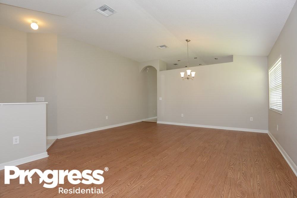 31136 Bridgegate Dr - Photo 3 of 15