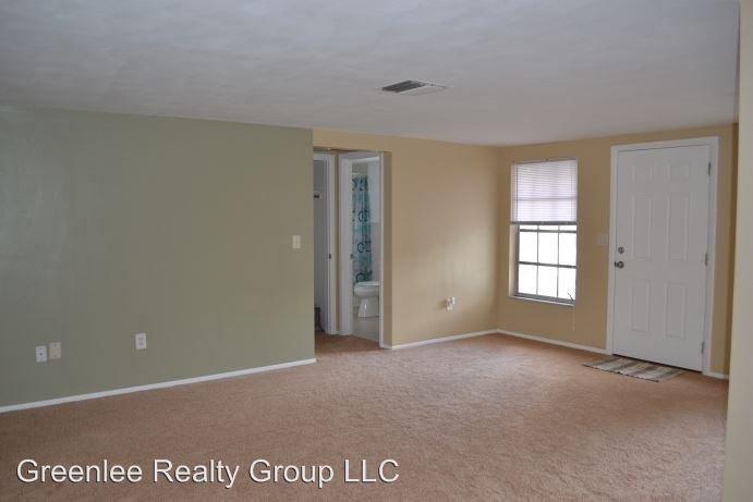 10921 Stamford Dr - Photo 3 of 9
