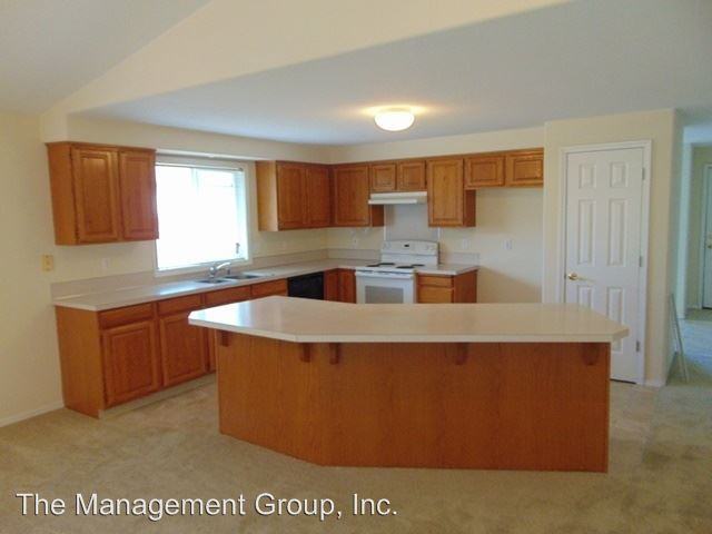13416 NE 77th St - Photo 3 of 17