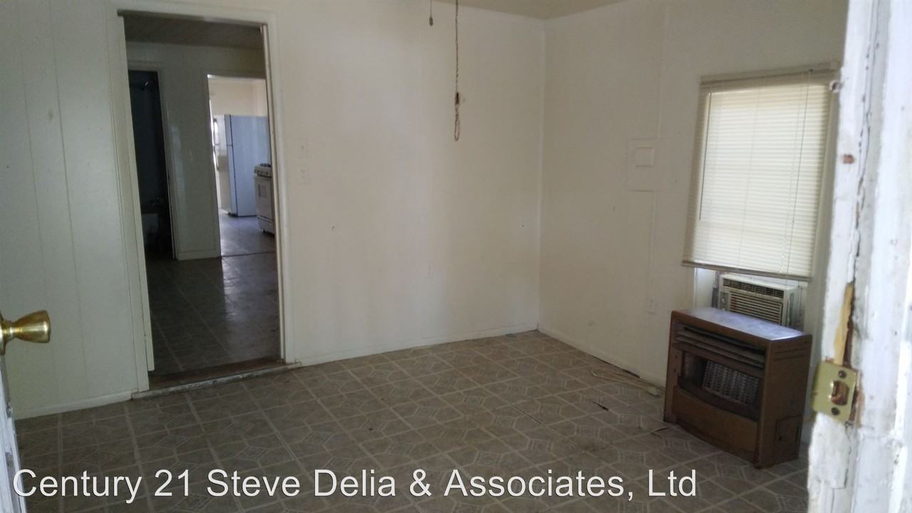 1017 McArthur - Photo 2 of 4