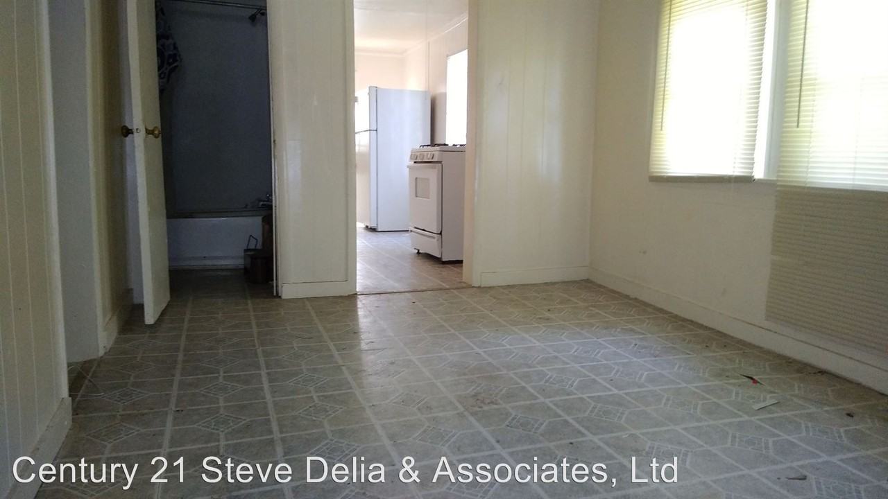 1017 McArthur - Photo 3 of 4