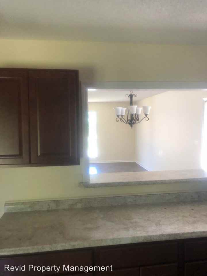 3217 Scotland Rd - Photo 3 of 17