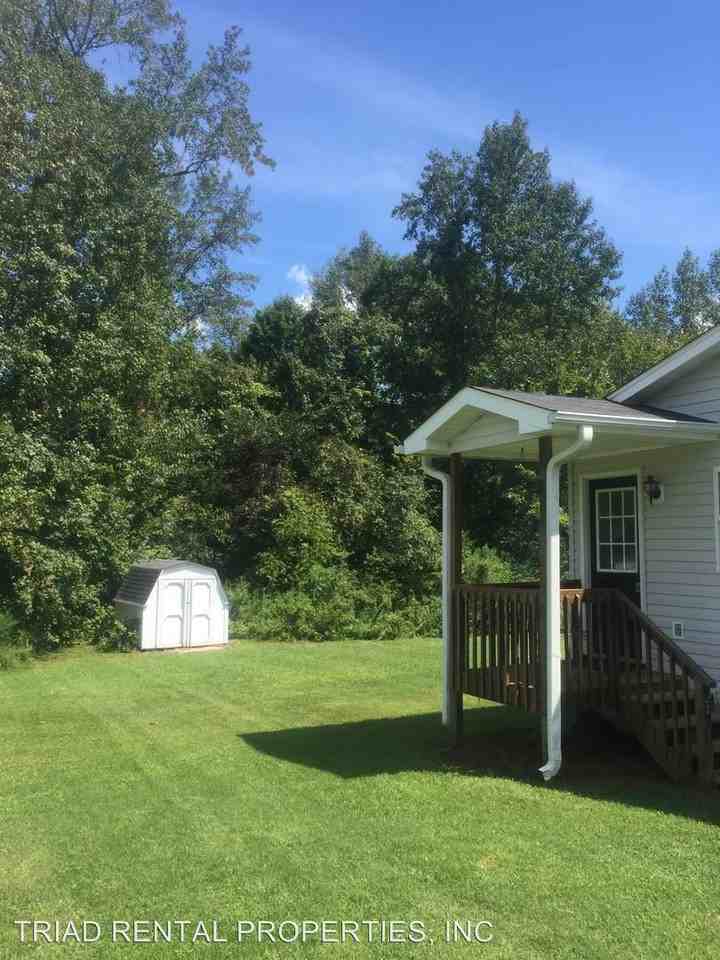 241 Meadow Run Ln - Photo 3 of 11