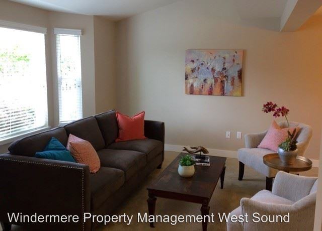 2044 Belfair Ave NE - Photo 3 of 14