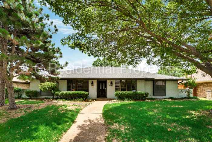 628 Sheffield Dr - Photo 3 of 35