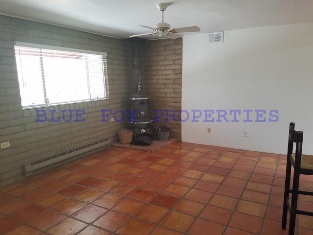 6240 N Bobcat Ln - Photo 3 of 10