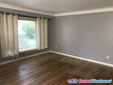 9250 Garfield - Photo 2 of 14