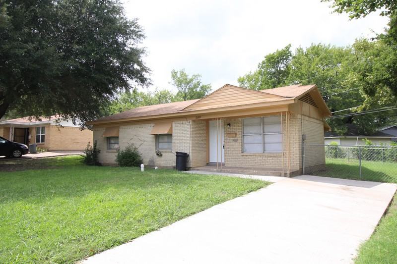 1809 Sycamore Dr - Photo 2 of 20