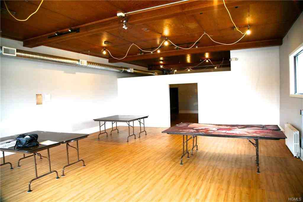 33 N Riverside Ave - Photo 3 of 10