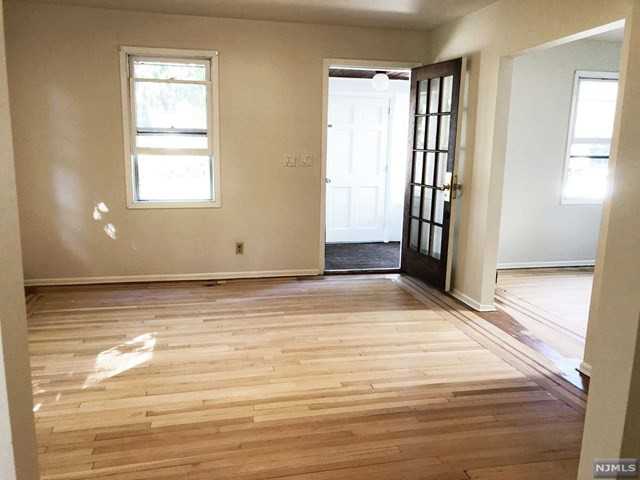 13 St Nicholas Ave - Photo 3 of 10