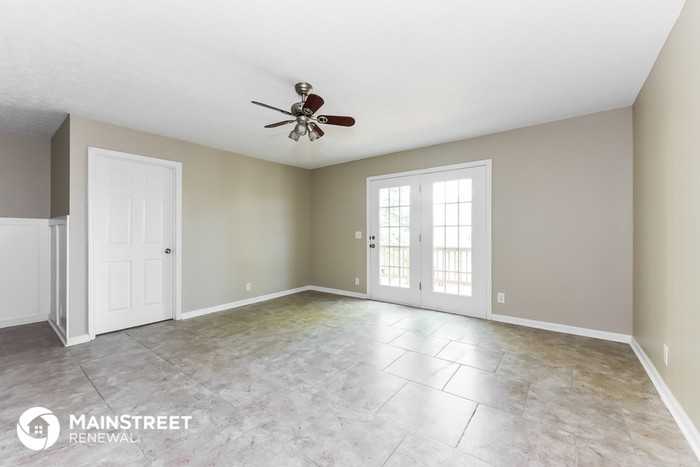 2602 Mesa Dr - Photo 2 of 15