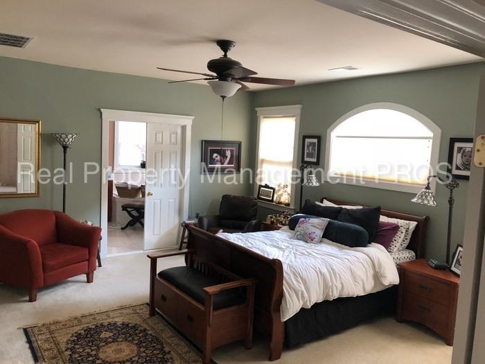 9584 TARVIE Cir - Photo 2 of 18