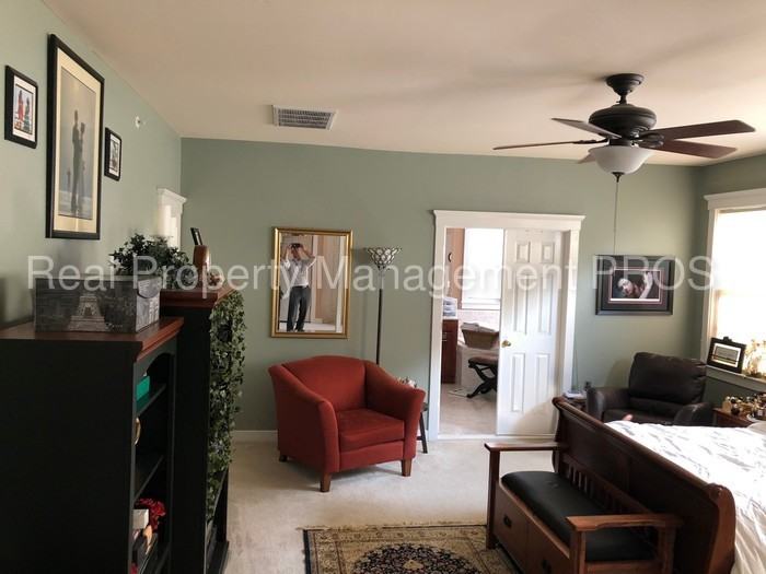 9584 TARVIE Cir - Photo 3 of 18