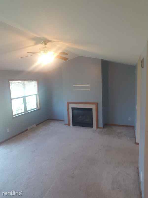 120 Paradise Cir - Photo 2 of 14