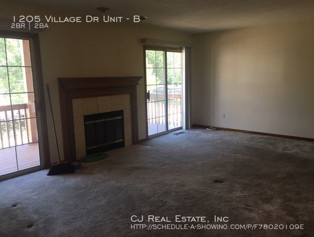 1205 NW Village Dr #B - Photo 3 of 7