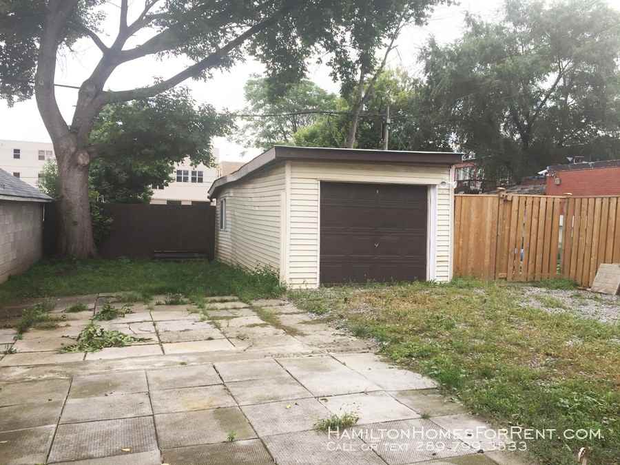 14 Tuxedo Ave N - Photo 2 of 20