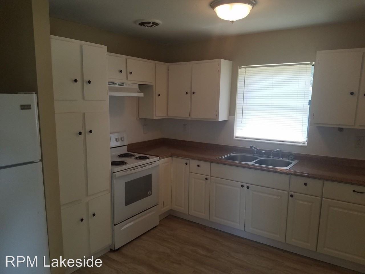 826 W 5th St - Photo 3 of 10