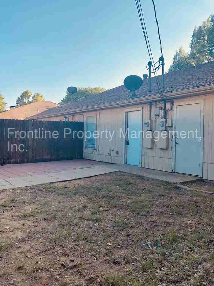 717 Oakwood Ln #B - Photo 3 of 14