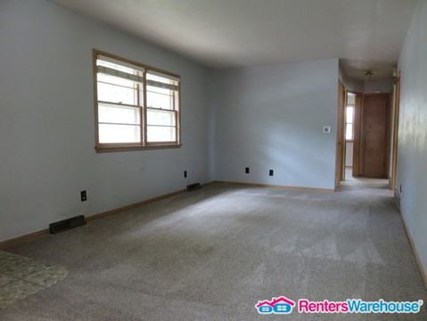 3923 E 28th St - Photo 2 of 20