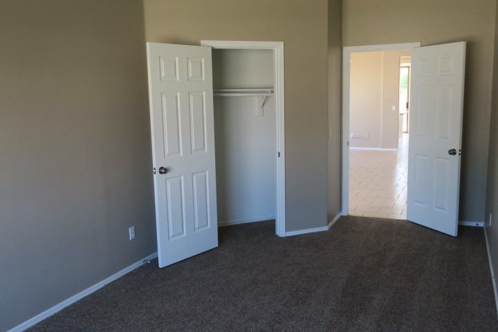 6539 W Townley Ave - Photo 3 of 15