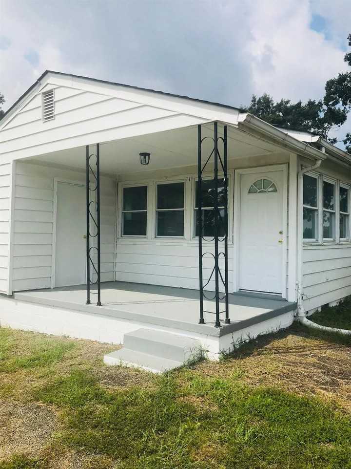 25276 Newtown Rd - Photo 2 of 17