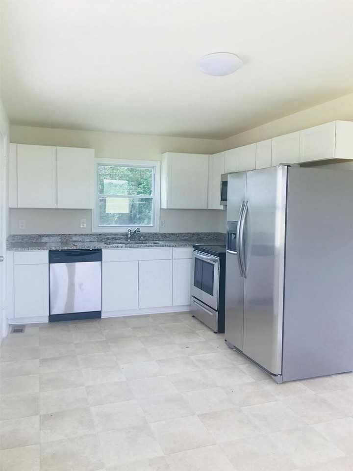 25276 Newtown Rd - Photo 3 of 17