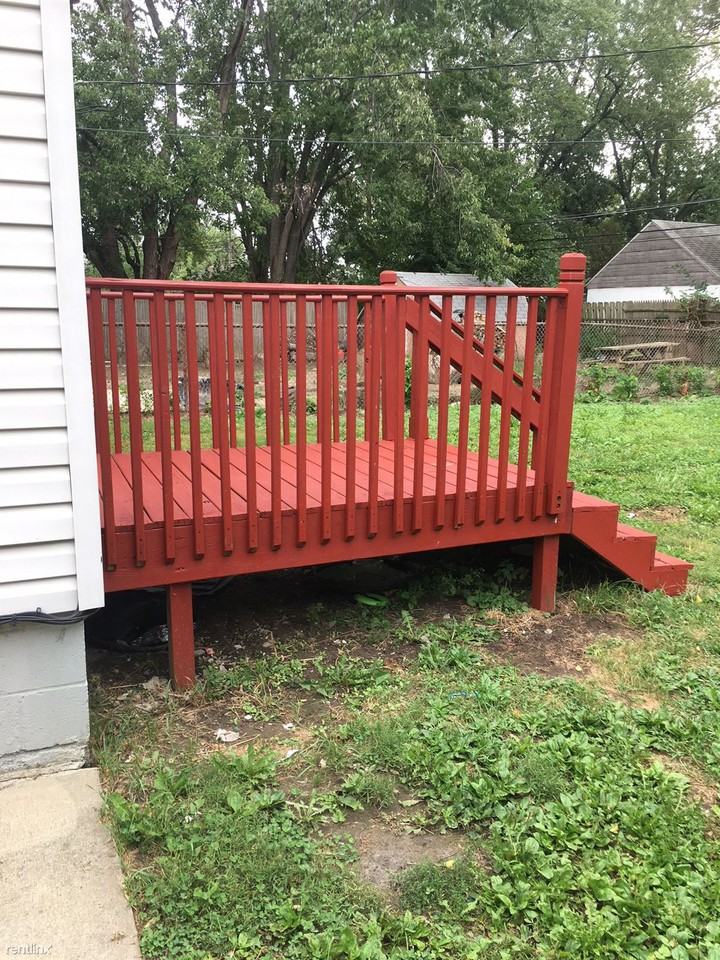 8112 Hudson Ave - Photo 2 of 10