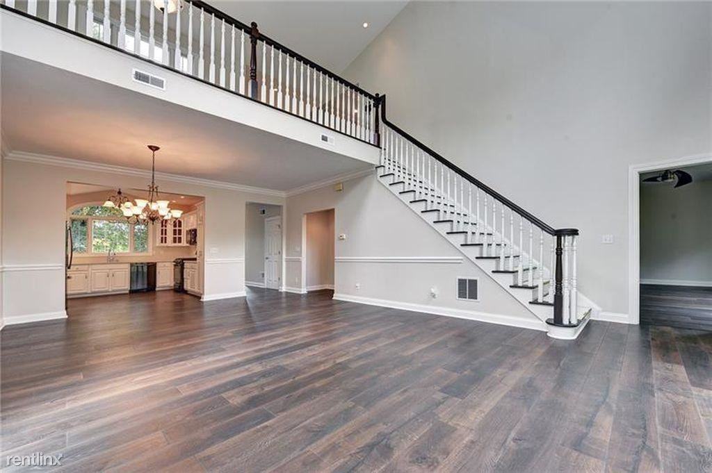 203 Chateau Dr