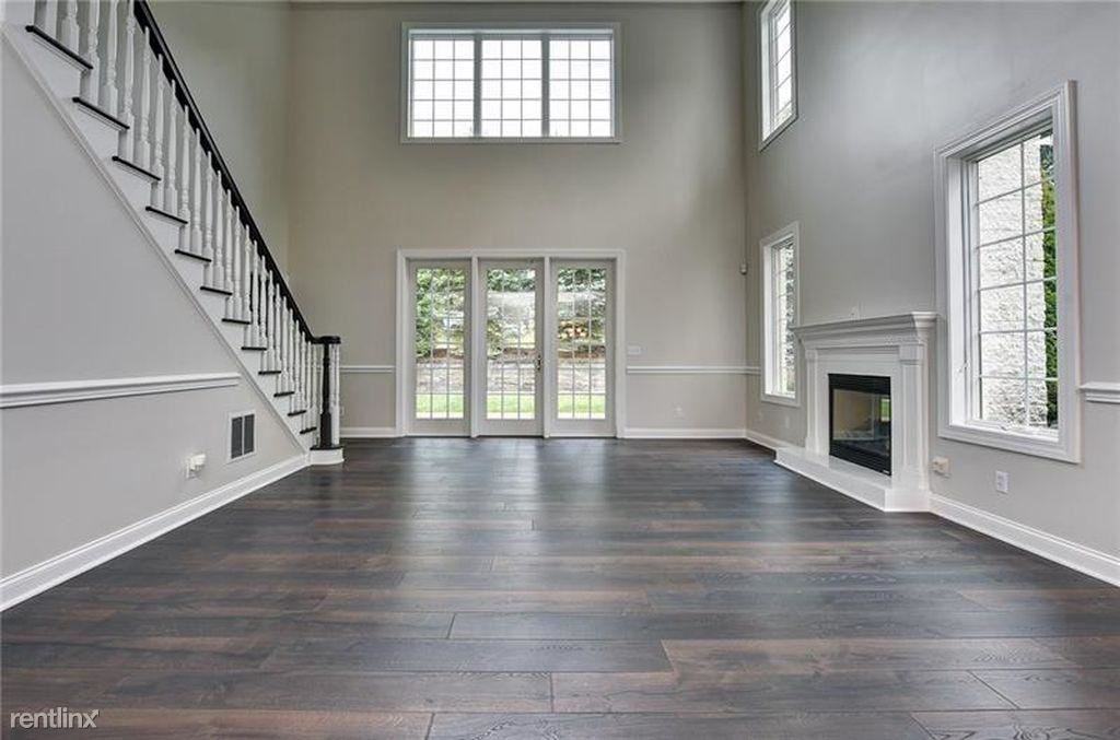 203 Chateau Dr - Photo 3 of 18