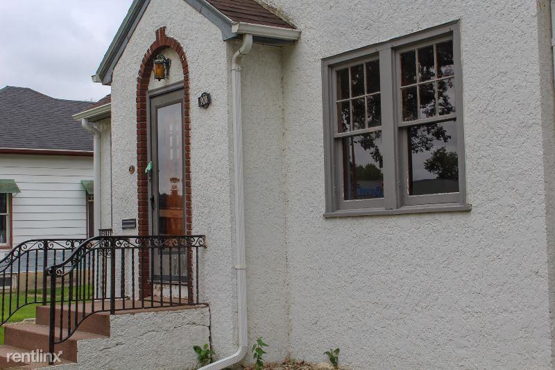 908 6th St - Photo 3 of 47