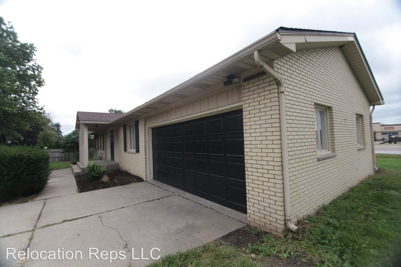 1359 W 53rd St - Photo 2 of 19