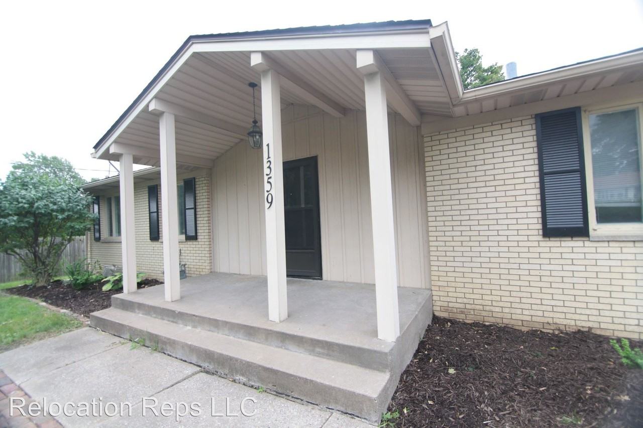 1359 W 53rd St - Photo 3 of 19