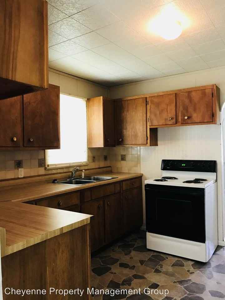 708 W 5th St - Photo 2 of 6