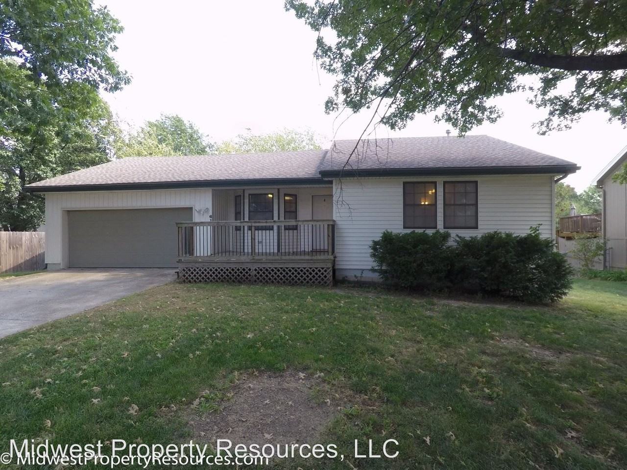 611 SE Kristi Ln - Photo 2 of 28