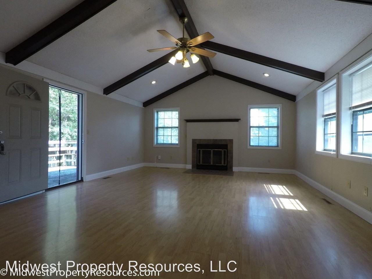 611 SE Kristi Ln - Photo 3 of 28