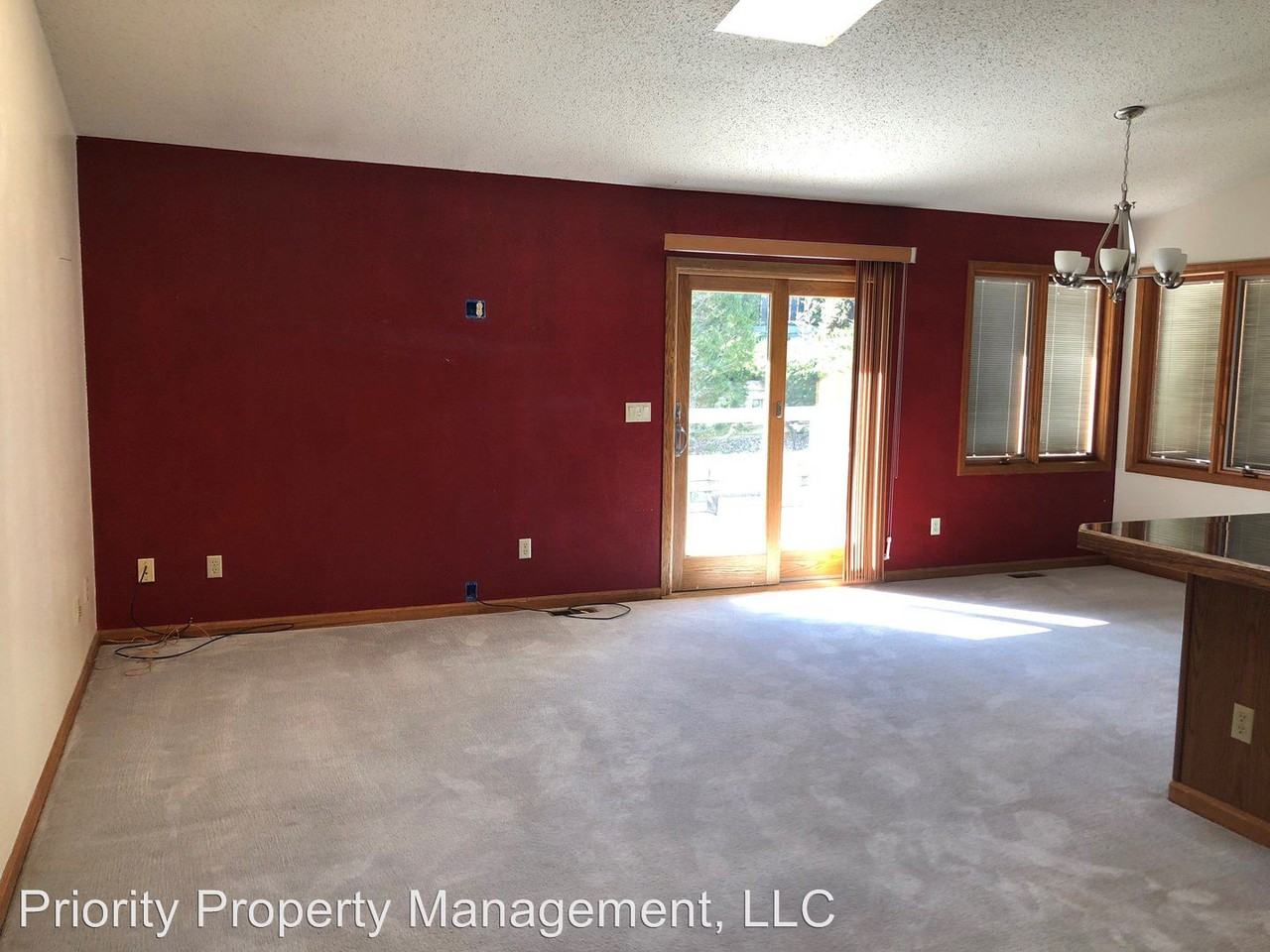 916 Fairway Dr - Photo 3 of 13