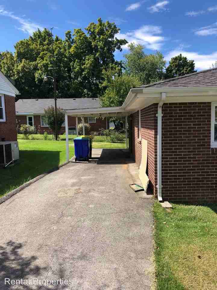 402 S Morgan St - Photo 2 of 7