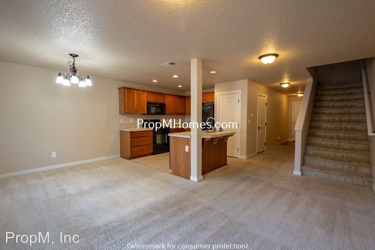 259 N Cedar St - Photo 3 of 20