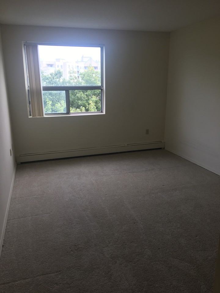 700 Horizon Dr - Photo 2 of 9