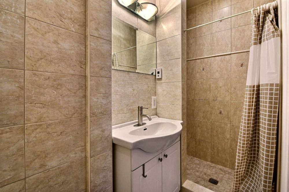 258 Rue Villeneuve O - Photo 3 of 12