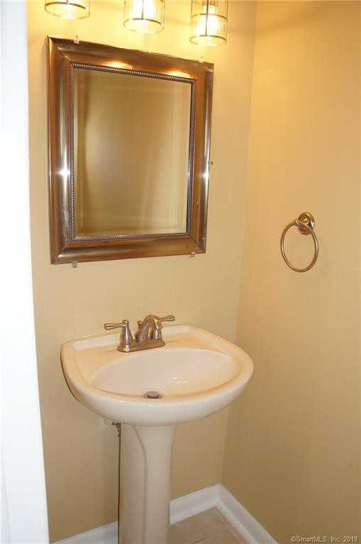 12 Chestnut Ct - Photo 3 of 33