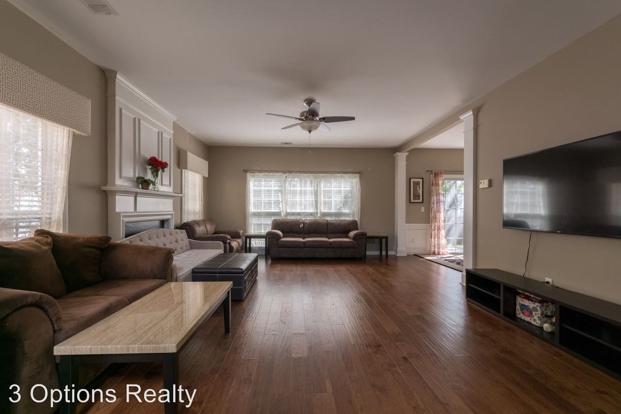 13573 Weycroft Cir - Photo 2 of 17