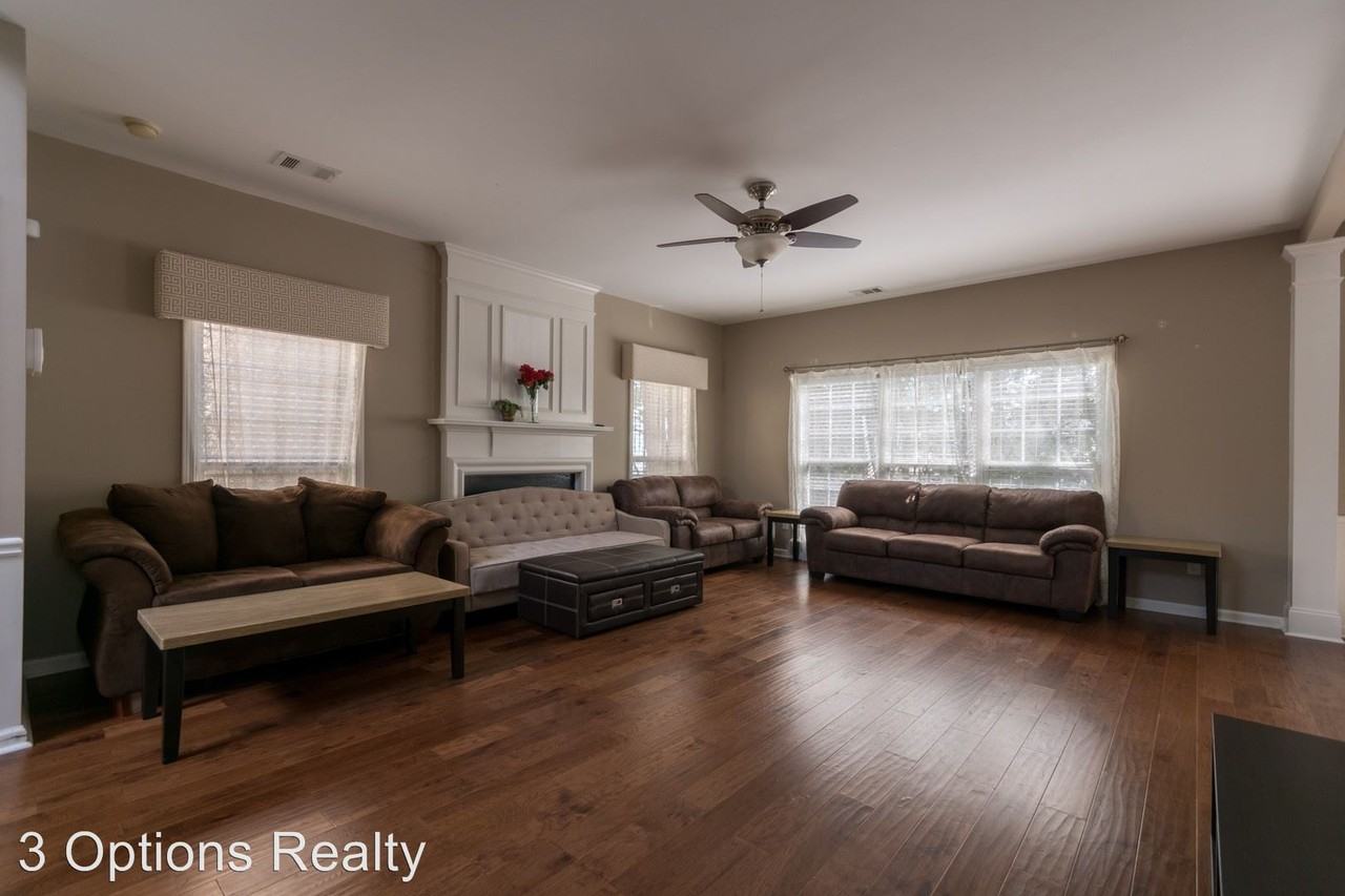 13573 Weycroft Cir - Photo 3 of 17