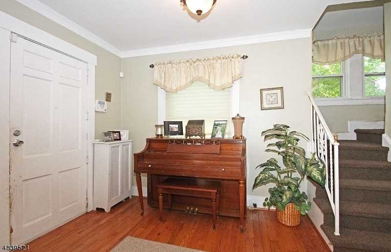 112 Sunset Ave - Photo 2 of 20